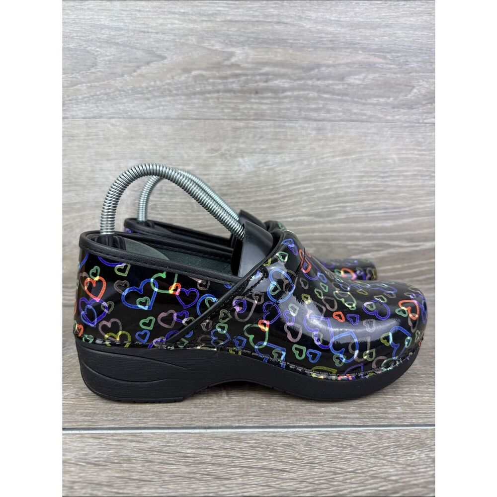 Dansko XP 2.0 Women’s Sz 7.5-8/EU 38 Black Patent Leather Floating Hearts Clogs